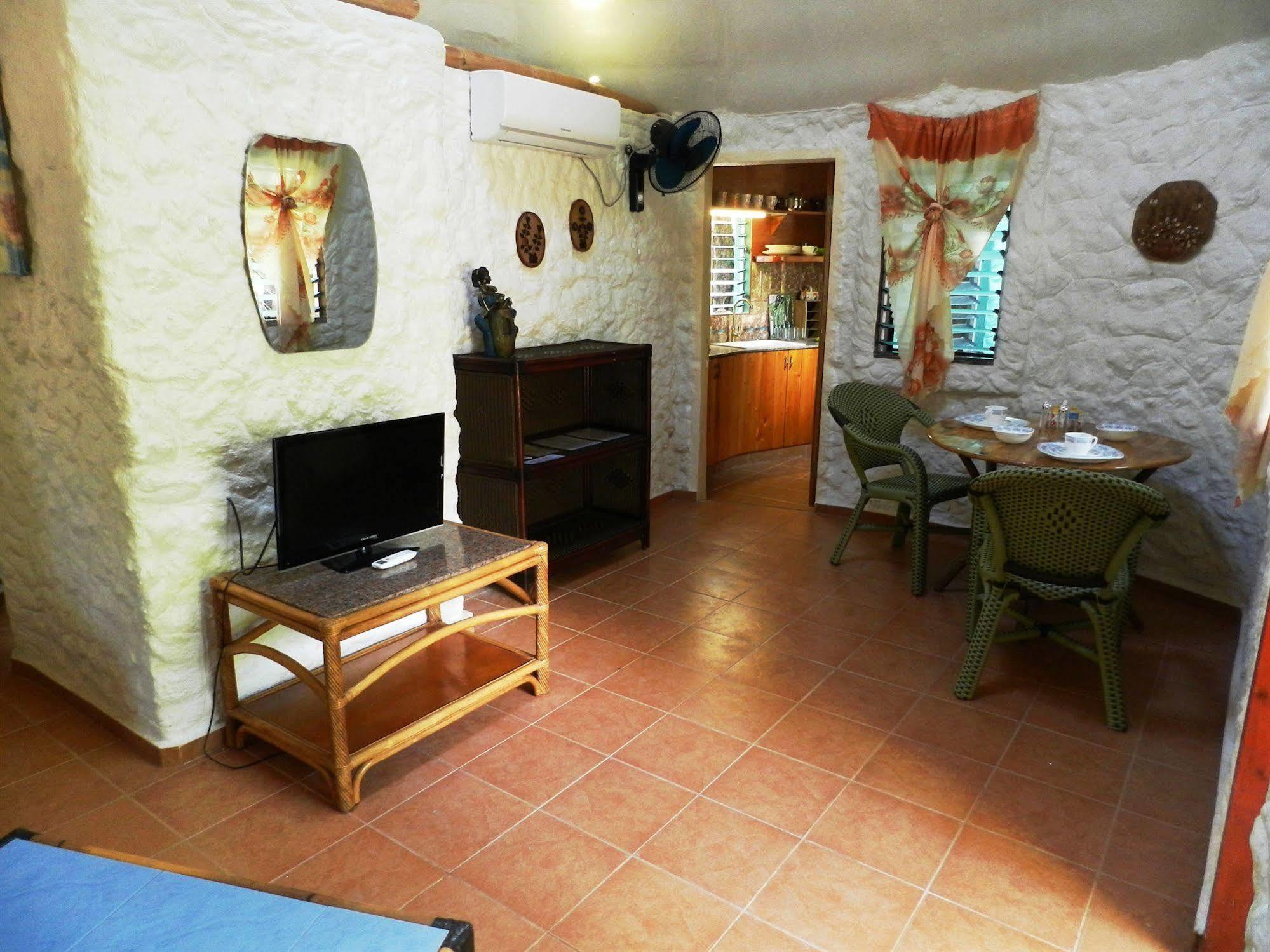 Panglao Chocolate Hills Hostel Екстер'єр фото