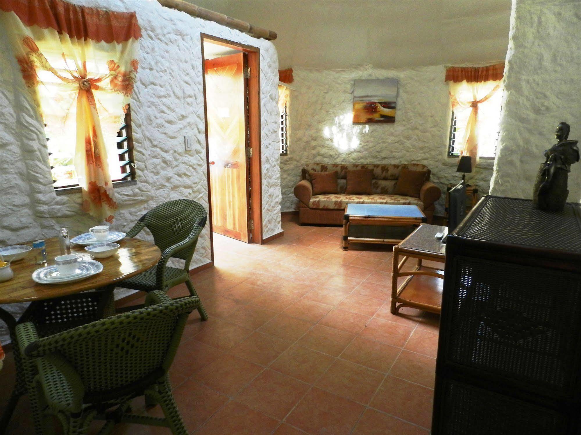 Panglao Chocolate Hills Hostel Екстер'єр фото
